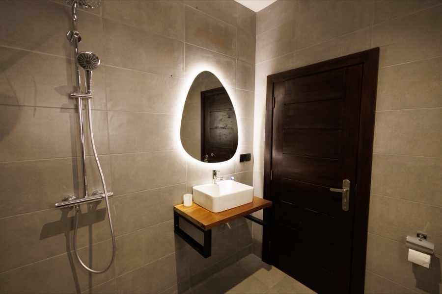 The Clay Suite, the bathroom