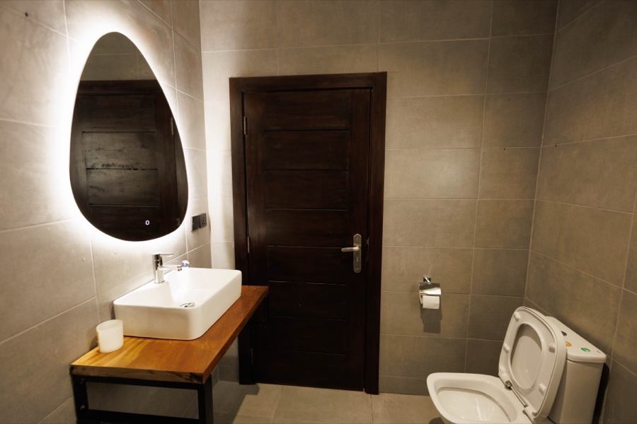 The Clay Suite, the bathroom