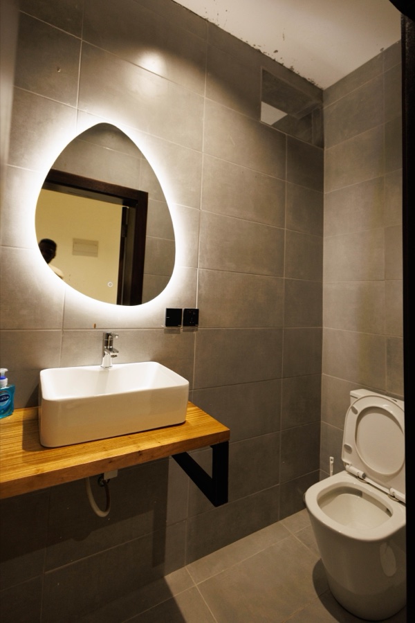 The Clay Suite, the guest toilet